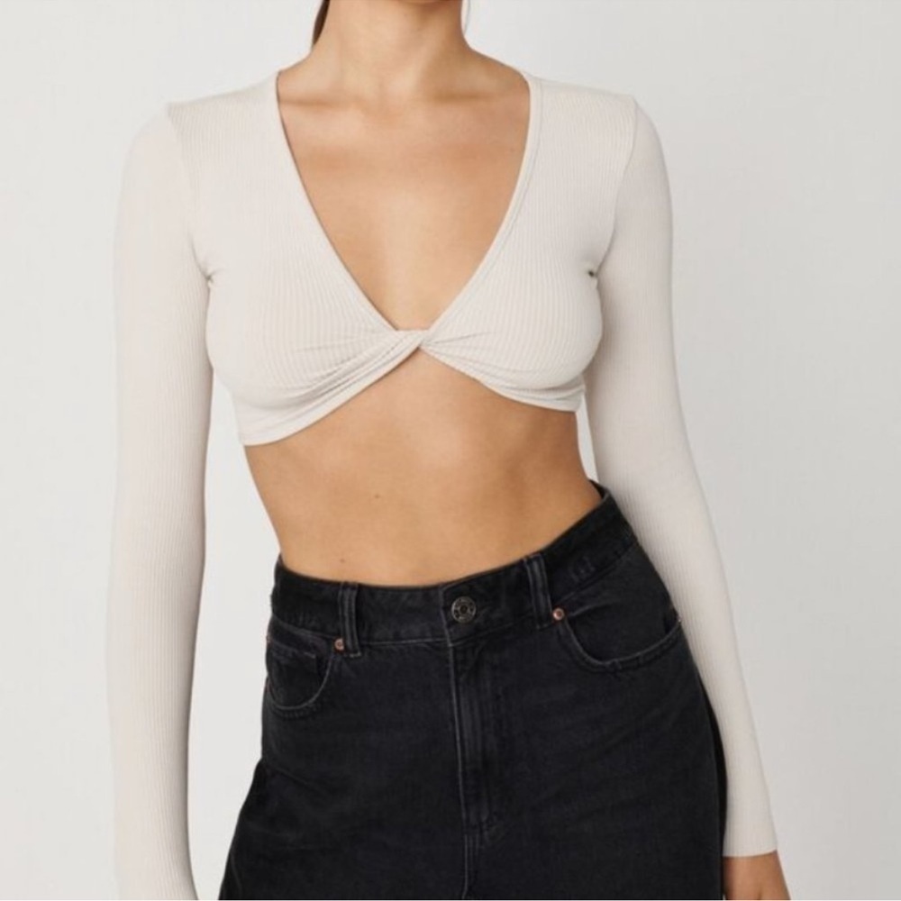 Garage Twist Front Seamless Crop Top - Picture 2 of 5